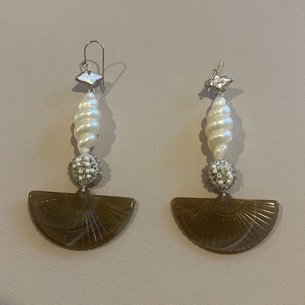 NWOT Jacki Holland Studio Earrings Long Shell Fan - Picture 3 of 4